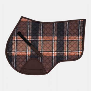 O Suadouro Check Jump 16 Cypress é um acolchoamento de sela equestre xadrez com tons de marrom, azul, laranja e creme, com acolchoamento em diamante, bordas em marrom escuro e tecido de canto reforçado.
