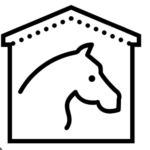 Cavalo dentro de estabulo